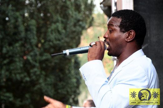 Skarra Mucci (Jam) with Dee Buzz Sound 17. Reggae Jam Festival - Bersenbrueck 06. August 2011 (5).JPG